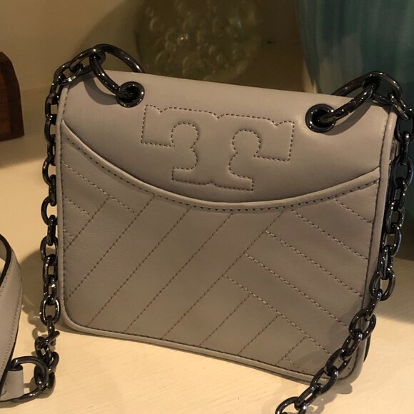 TORY BURCH Alexa Quilted Chain Shoulder Crossbody Bag Concrete Grey - Picture 1 of 12